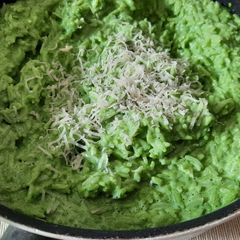 A picture of Spinach rice.