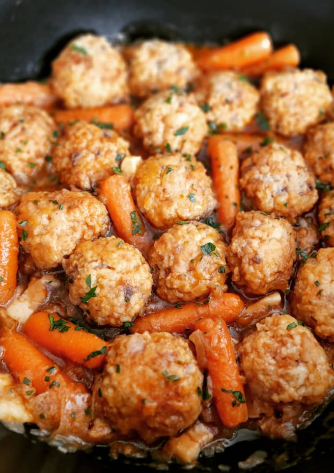 Una foto de Albóndigas de calamar con panceta ibérica y zanahorias