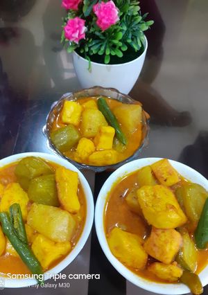 আলু পটল পনির ডালনা (aloo potol paneer dalna recipe in Bengali) রেসিপির প্রধান ছবি
