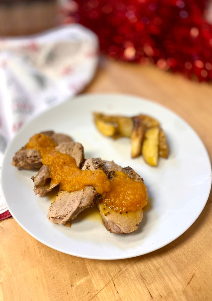 Una foto de Solomillo de cerdo en salsa de vino blanco