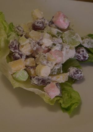 Una foto de Ensalada Waldorf Tipo USA con bombones