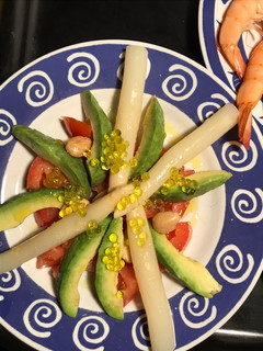 Una foto de Mini ensaladita con caviar de aceite
