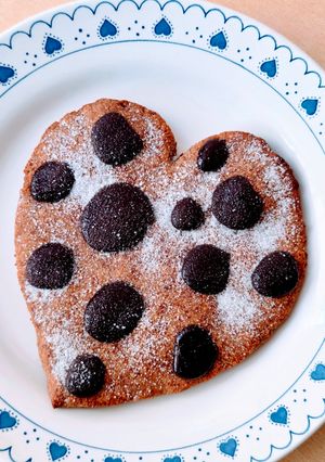 Una foto de Mega galleta corazón de pocos ingredientes 😋 sin gluten, sin azúcar agregado ni edulcorante 🌱