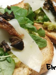Una foto de Tostadas con guacamole