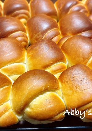 A picture of Honey Yogurt Pull-Apart Bread.