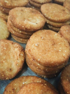 A picture of Perfect meethi tikiya with sesame seeds and coconut !.