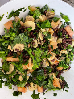 Una foto de Ensalada rápida de porotos negros