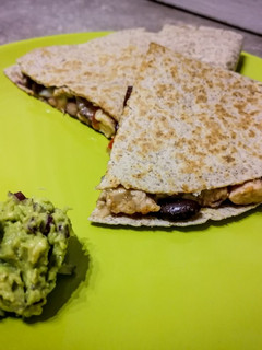 Quesadilla avokádókrémmel recept fotója