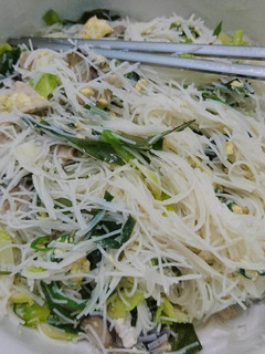 A picture of Stir fry bee hoon.