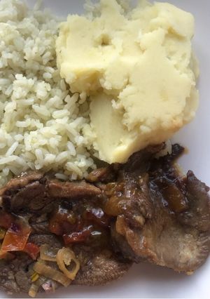 Una foto de Arroz de pimentón con lengua guisada