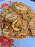 กุ้งหมึกผัดผงกระหรี่