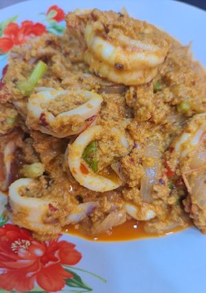 รูปของ กุ้งหมึกผัดผงกระหรี่