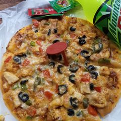 A picture of Chicken tikka pizza.