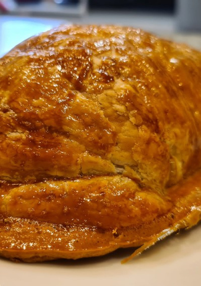 Una foto de Hojaldre de pollo con queso de cabra