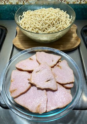 Una foto de Cerdo 🐷 con pasta 🍝 a la jauregrill