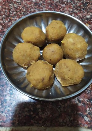 ટોપરા પાક (Topra Paak Recipe In Gujarati) રેસીપી મુખ્ય ફોટો