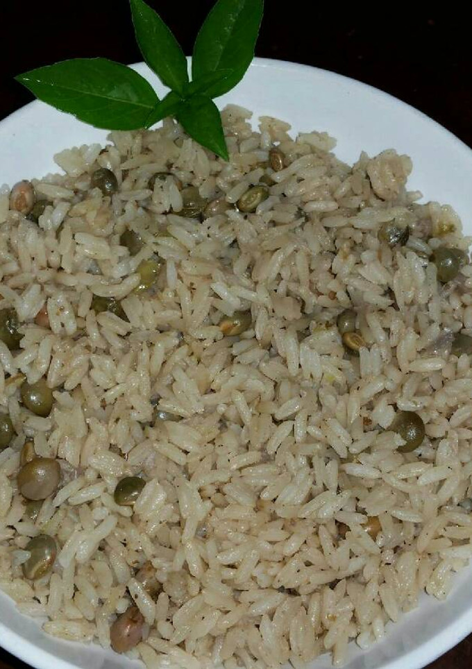 Una foto de Moro de guandules Dominicano