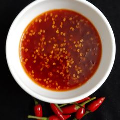 A picture of Thai style sweet chilli sauce.