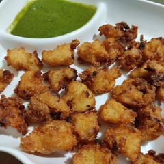 A picture of Delicious Dahi ke Pakore.
