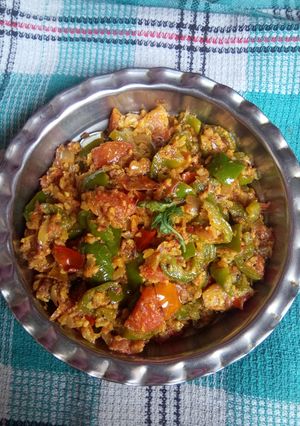 A picture of Tomato capsicum sabji.