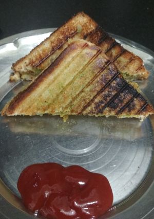 A picture of Potato sandwich.