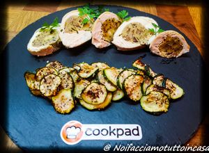 Foto di Petto di Pollo Ripieno di Fegatini con chips di zucchine al forno