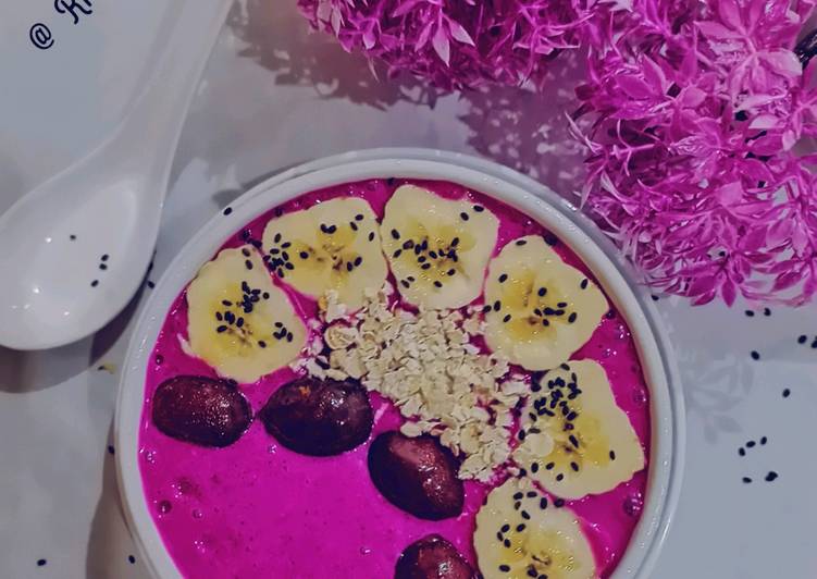 Banana and Dragon Fruit Smoothie