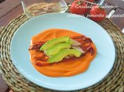 Una foto de aguacate y peras