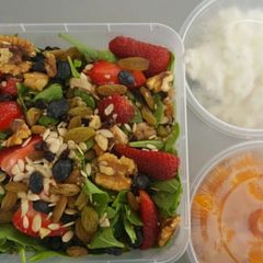 A picture of Baby Spinach Quinoa Salad with Strawberries.