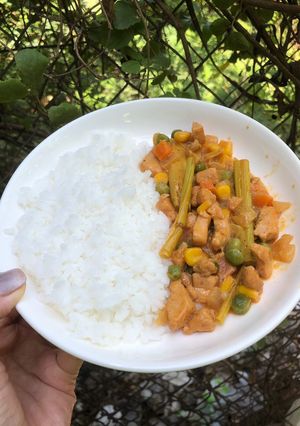 Hình của món Cơm cà ri gà.