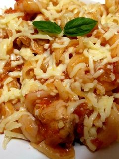 O poză a rețetei Paste cu piept de pui, sos de roșii și cașcaval 🍝😋.
