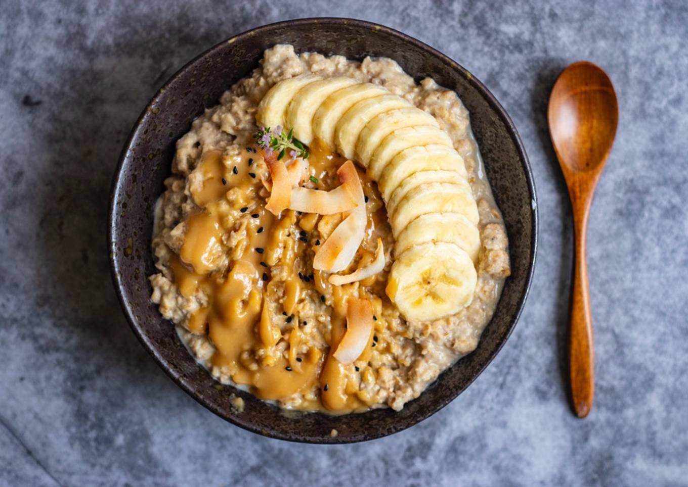 Peanut butter and banana protein oatmeal 🥣💪🏻