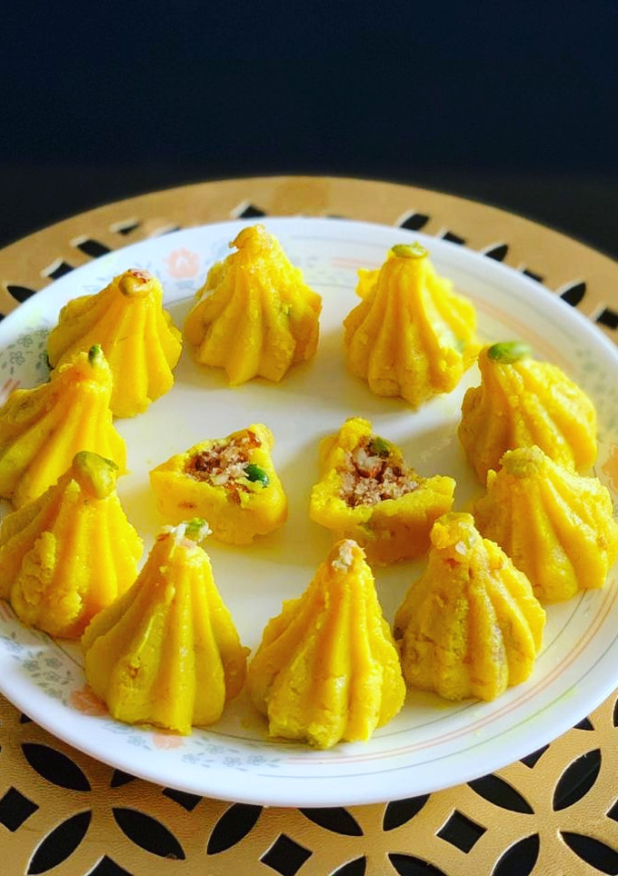 A picture of Modak stuffed with dates and dryfruits.