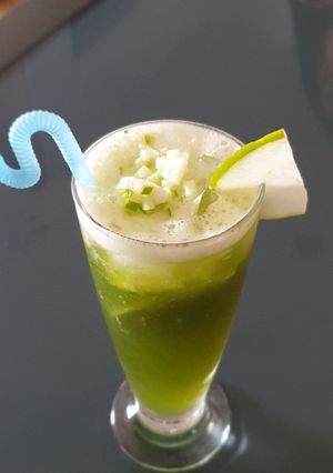 Hình của món Trà táo xanh bạc hà.