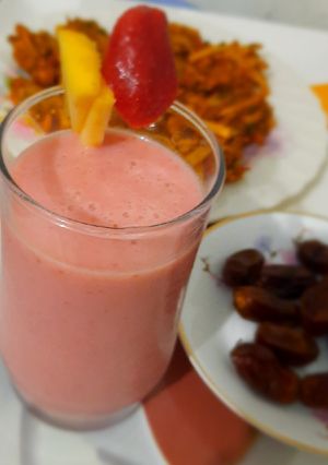A picture of Apple Strawberry Shake.