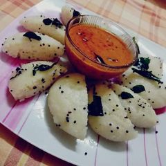 A picture of Semolina potato Idli.