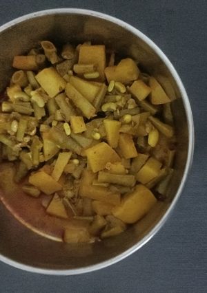 आलू बीन्स (Aloo beans recipe in hindi) रेसिपी मुख्य फोटो