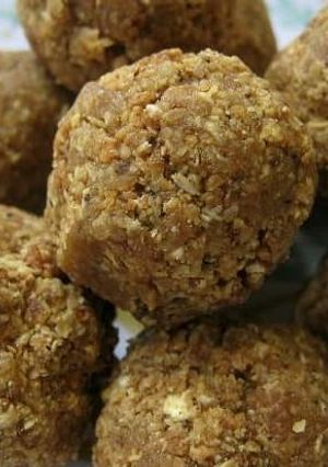 A picture of Oats sesame ladoo.
