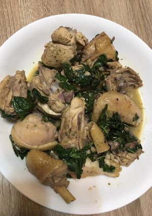 白酒燉九層塔雞肉 的食譜成品照片