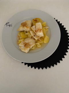 Una foto de Bacalao hervido con patata hervida