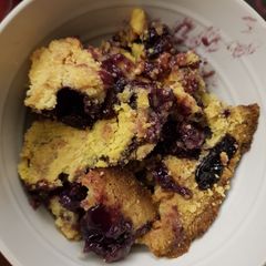 A picture of Simple blueberry crumble.