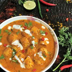 A picture of Homemade Chicken Sausages in Tomato Makhani Gravy.