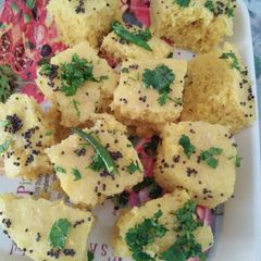 A picture of Khaman Dhokla.