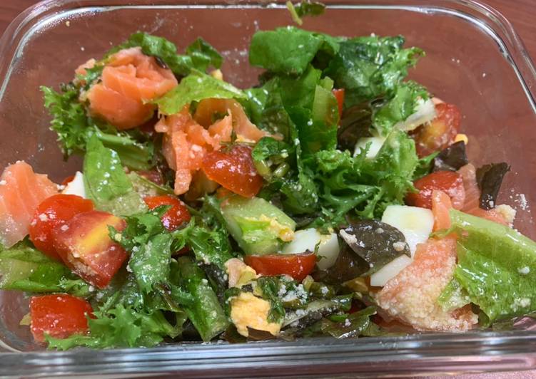 Step-by-Step Guide to Prepare Quick Smoked Salmon Salad