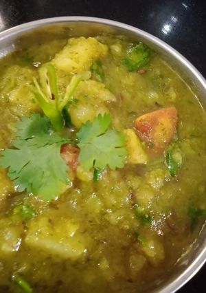 બટાકા નું શાક (Bataka Shak Recipe In Gujarati) રેસીપી મુખ્ય ફોટો