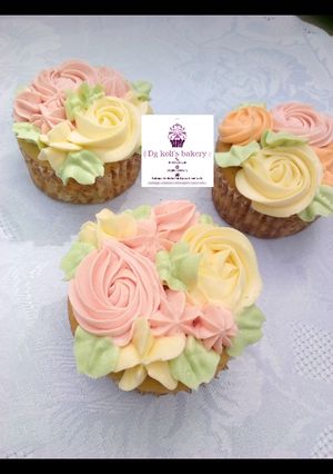 A picture of Vanilla cup cake.