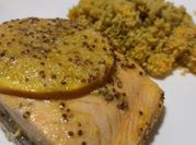 Una foto de cuscús salmon