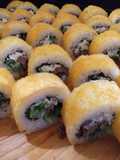 Sushi con carne posta rosada en panko