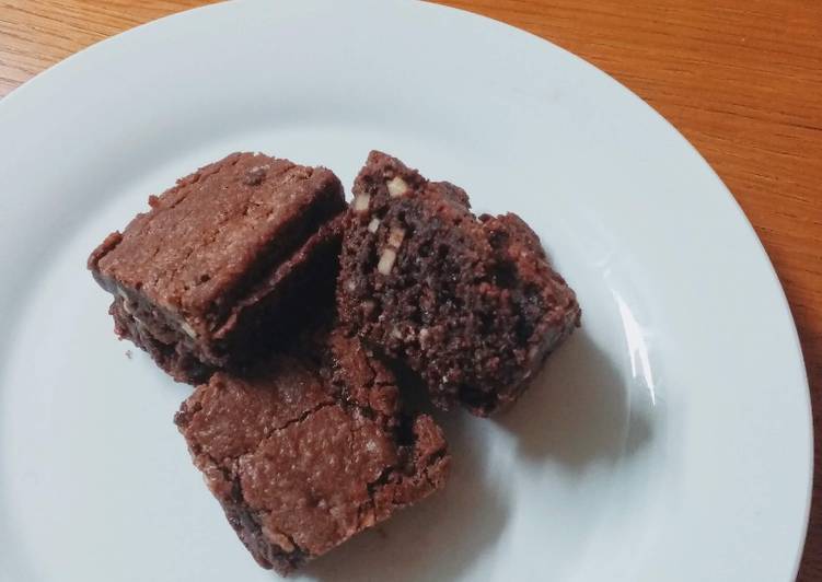 Brownies Panggang Isi Almond