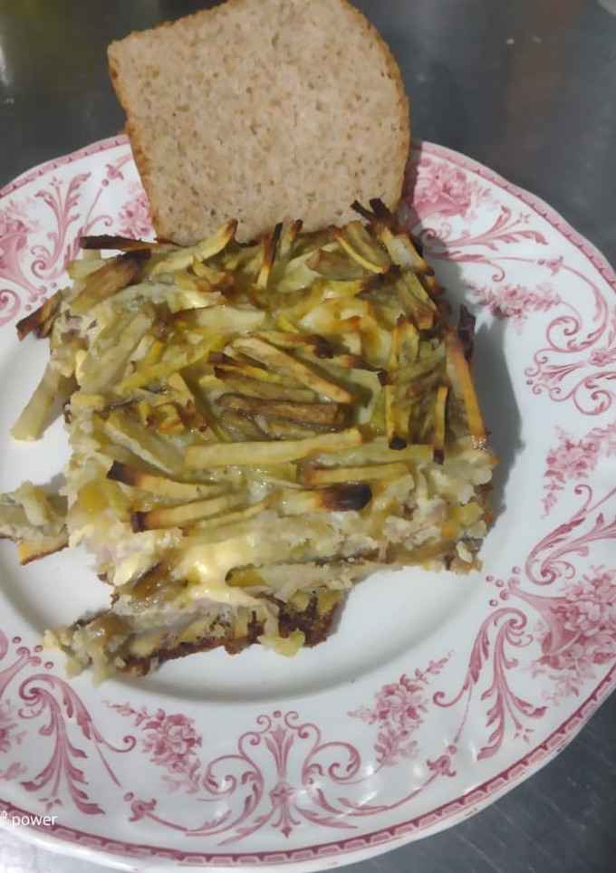 Una foto de Tortilla de batata rellena de jamón y queso al horno